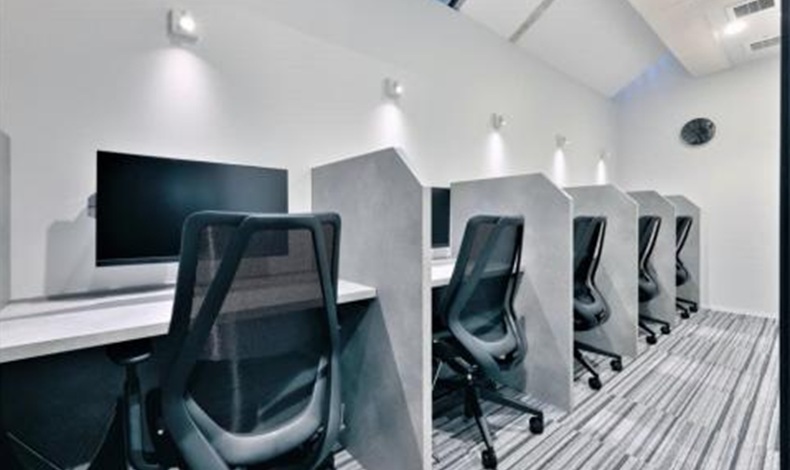 市ヶ谷のコワーキングスペース「MID POINT市ヶ谷」_ブース席