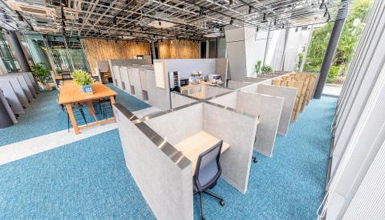 江東区のコワーキングスペース「BIZcomfort豊洲市場前」_ワークスペース